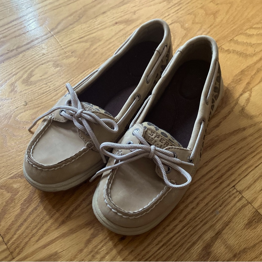 Sperry Women’s Leopard Print Boat Shoe Size 6.5